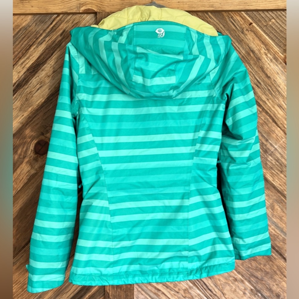 Mountain Hardwear super cute snow jacket! Teal green + Neon